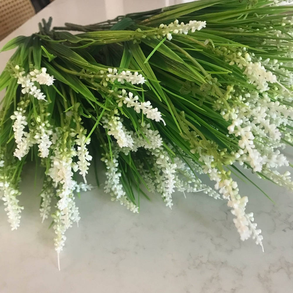 Ivydale 20pcs set Artificial White Lavender Spray in Green Foliage - Picture 4 of 12